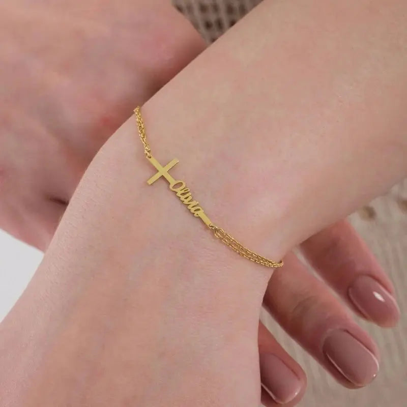 Bracelet Croix Personnalisé en Acier Doré – Prénom Gravé, Cadeau Unique & Raffiné Mon cadeau unique